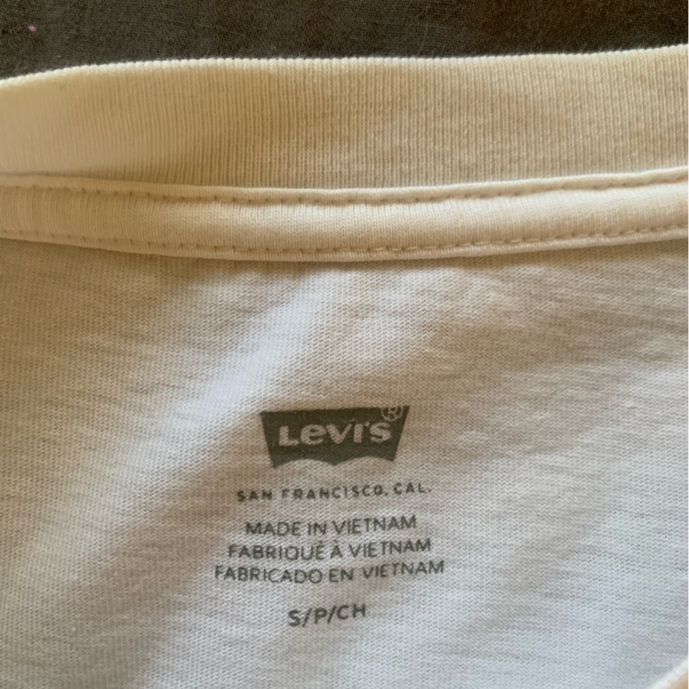 Levi’s Women Graphic White Red Colorblock Crop-top Tee Size S Oversized Shirt - Picture 2 of 3